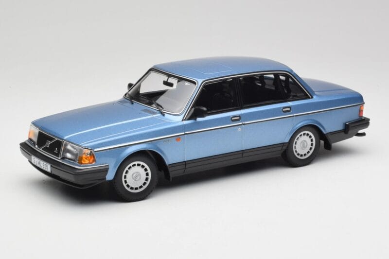 Volvo 240 GL Blau Metallic Minichamps 1:18 155171404 Druckguss