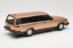 Volvo 240 GL Kombi Gold Metallic Minichamps 1:18 155171415 Druckguss — Bild 2 von 6