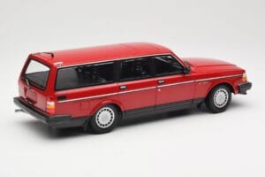 Volvo 240 GL Kombi Rot Minichamps 1:18 155171411 Druckguss — Bild 2 von 6