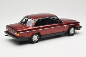 Volvo 240 GL Dark Red Metallic Minichamps 1:18 155171406 Druckguss — Bild 2 von 6