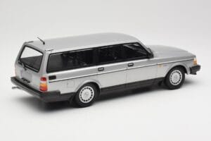 Volvo 240 GL Estate Silber Minichamps 1:18 155171416 Druckguss — Bild 2 von 6