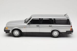 Volvo 240 GL Estate Silber Minichamps 1:18 155171416 Druckguss — Bild 3 von 6