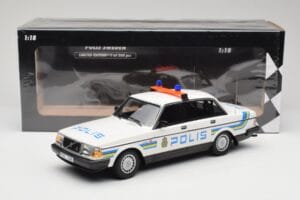 Volvo 240 GL Polis Sweden Minichamps 1:18 155171490 Druckguss — Bild 6 von 6