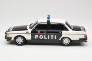 Volvo 240 GL Politi Norway Schwarz Minichamps 1:18 155171496 Druckguss — Bild 3 von 6