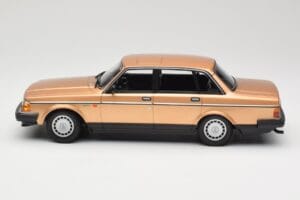 Volvo 240 GL Gold Minichamps 1:18 155171405 Druckguss — Bild 3 von 6
