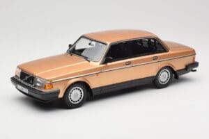 Volvo 240 GL Gold Minichamps 1:18 155171405 Druckguss