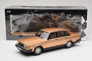 Volvo 240 GL Gold Minichamps 1:18 155171405 Druckguss — Bild 6 von 6