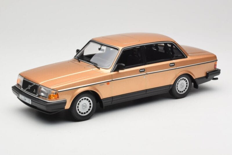 Volvo 240 GL Gold Minichamps 1:18 155171405 Druckguss