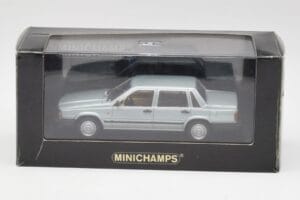 Volvo 240 GL Silber Metallic Minichamps 1:43 940171402 Druckguss — Bild 4 von 4