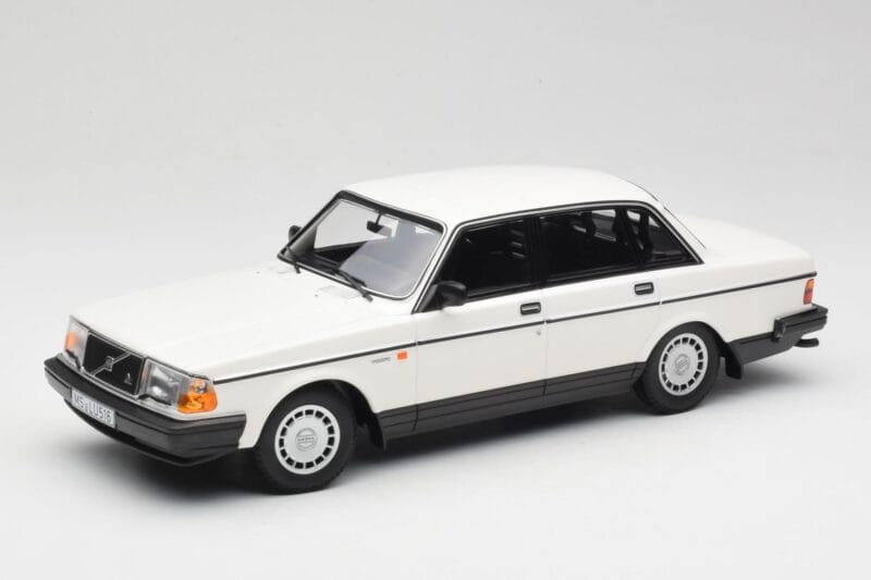 Volvo 240 GL Weiß Minichamps 1:18 155171402 Druckguss