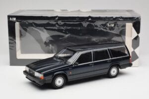 Volvo 740 GL Kombi Dunkelgrün Metallic Minichamps 1:18 155171771 Druckguss — Bild 6 von 6