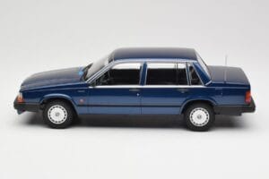 Volvo 740 GL Dark Blue Metallic Minichamps 1:18 155171701 Druckguss — Bild 3 von 6