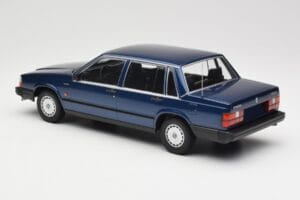 Volvo 740 GL Dark Blue Metallic Minichamps 1:18 155171701 Druckguss — Bild 5 von 6