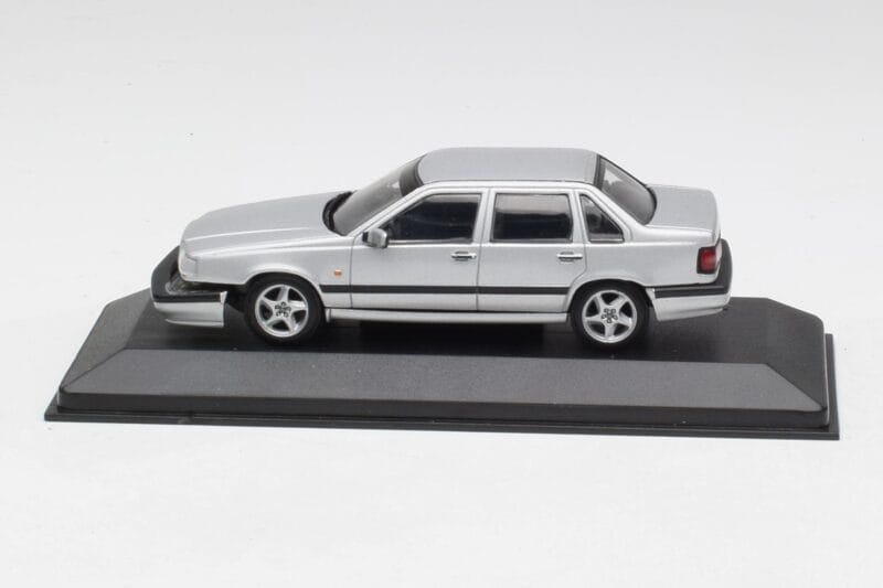 Volvo 850 Silber Minichamps 1:43 430171402 Druckguss