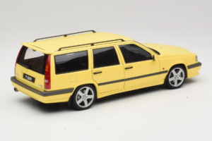 Volvo 850 T-5R Kombi Cream Yellow AUTOart 1:18 79506 Druckguss — Bild 3 von 8