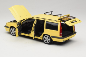 Volvo 850 T-5R Kombi Cream Yellow AUTOart 1:18 79506 Druckguss — Bild 5 von 8