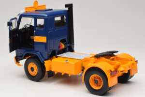 Volvo F88 Dunkelblau Gelb MCG 1:18 MCG18140 Druckguss — Bild 5 von 8
