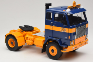 Volvo F88 Dunkelblau Gelb MCG 1:18 MCG18140 Druckguss — Bild 6 von 8