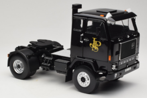Volvo F88 John Player Special Black MCG 1:18 MCG18217 Druckguss — Bild 6 von 8
