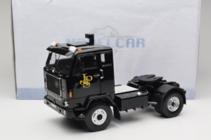 Volvo F88 John Player Special Black MCG 1:18 MCG18217 Druckguss — Bild 8 von 8