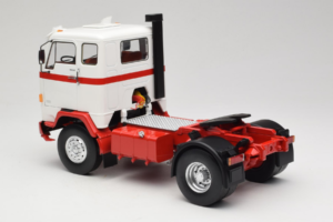 Volvo F88 Weiß Rot MCG 1:18 MCG18141 Druckguss — Bild 7 von 8