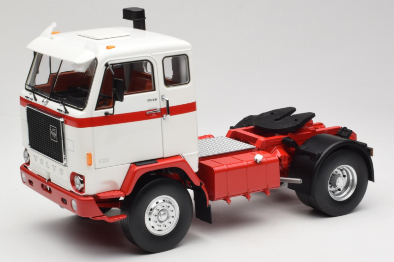 Volvo F88 Weiß Rot MCG 1:18 MCG18141 Druckguss