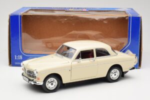 Volvo P121 Amazon Weiß Revell 1:18 08866 Druckguss — Bild 8 von 8