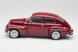 Volvo PV544 Cherry Red Revell 1:18 08887 Druckguss — Bild 4 von 8