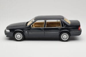 Volvo S90 Royal Blue DNA 1:18 DNA000088 Druckguss — Bild 3 von 6