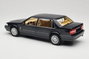 Volvo S90 Royal Blue DNA 1:18 DNA000088 Druckguss — Bild 5 von 6