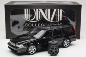 Volvo V70 R P80 Schwarz DNA 1:18 DNA000232 Druckguss — Bild 6 von 6