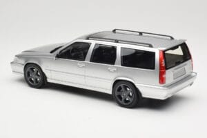 Volvo V70 R P80 Silber DNA 1:18 DNA000155 Druckguss — Bild 5 von 6
