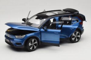 Volvo XC40 Recharge Blau Metallic Paudi Model 1:18 2562373 Druckguss — Bild 2 von 8