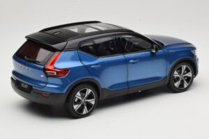 Volvo XC40 Recharge Blau Metallic Paudi Model 1:18 2562373 Druckguss — Bild 3 von 8