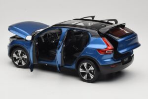 Volvo XC40 Recharge Blau Metallic Paudi Model 1:18 2562373 Druckguss — Bild 5 von 8