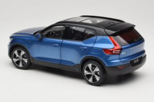 Volvo XC40 Recharge Blau Metallic Paudi Model 1:18 2562373 Druckguss — Bild 7 von 8