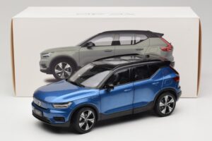 Volvo XC40 Recharge Blau Metallic Paudi Model 1:18 2562373 Druckguss — Bild 8 von 8