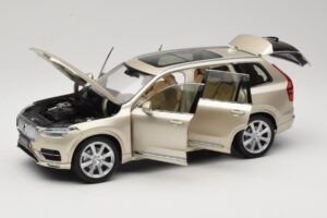 Volvo XC90 Luminous Sand Yellow Paudi Model 1:18 9430841 Druckguss — Bild 2 von 8