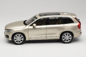 Volvo XC90 Luminous Sand Yellow Paudi Model 1:18 9430841 Druckguss — Bild 4 von 8