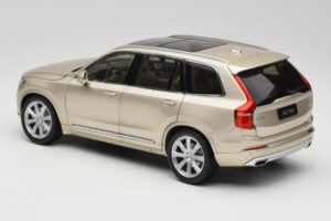 Volvo XC90 Luminous Sand Yellow Paudi Model 1:18 9430841 Druckguss — Bild 7 von 8