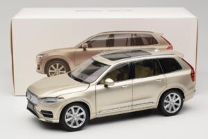 Volvo XC90 Luminous Sand Yellow Paudi Model 1:18 9430841 Druckguss — Bild 8 von 8