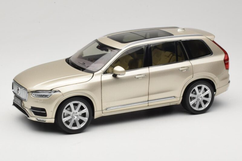 Volvo XC90 Luminous Sand Yellow Paudi Model 1:18 9430841 Druckguss