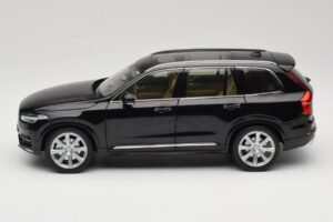 Volvo XC90 Onyx Black Paudi Model 1:18 9430842 Druckguss — Bild 4 von 8