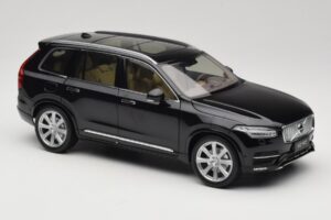 Volvo XC90 Onyx Black Paudi Model 1:18 9430842 Druckguss — Bild 6 von 8