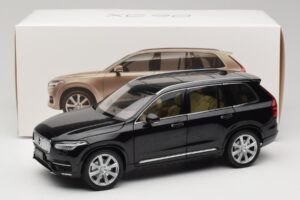 Volvo XC90 Onyx Black Paudi Model 1:18 9430842 Druckguss — Bild 8 von 8