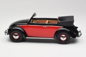 Volkswagen Beetle Cabriolet Schwarz & Rot Minichamps 1:18 107054132 Resin — Bild 3 von 6