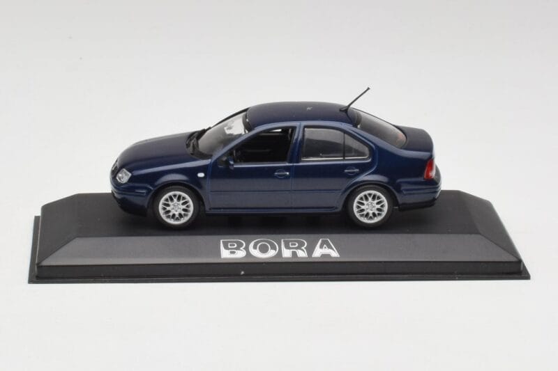 Volkswagen Bora Ocean Blau Minichamps 1:43 8198223B Druckguss