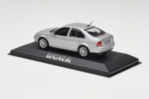 Volkswagen Bora Reflex Silber Minichamps 1:43 81982223S Druckguss — Bild 3 von 4