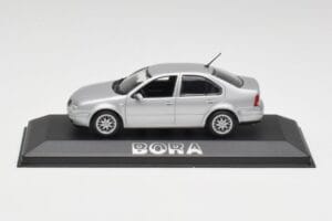Volkswagen Bora Reflex Silber Minichamps 1:43 81982223S Druckguss