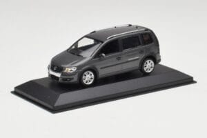 Volkswagen Cross Touran Platinum Grau Minichamps 1:43 400056170 Druckguss — Bild 2 von 4